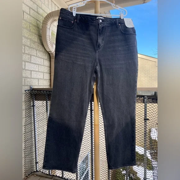 A&F Ultra High Rise The 90s Straight Leg Black Jeans Size 35 Plus Size 20 Short - Picture 9 of 13